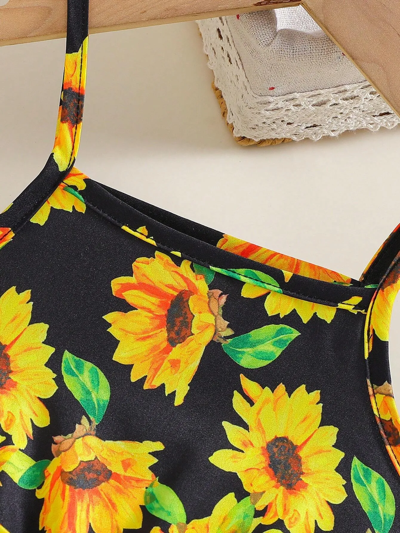 2pcs Young Girl Sunflower & Hawaiian Style Strap Dress With Waist Belt And Hat, Suitable For Festival, Vacation, Beach, Spring And Summer Seasons.