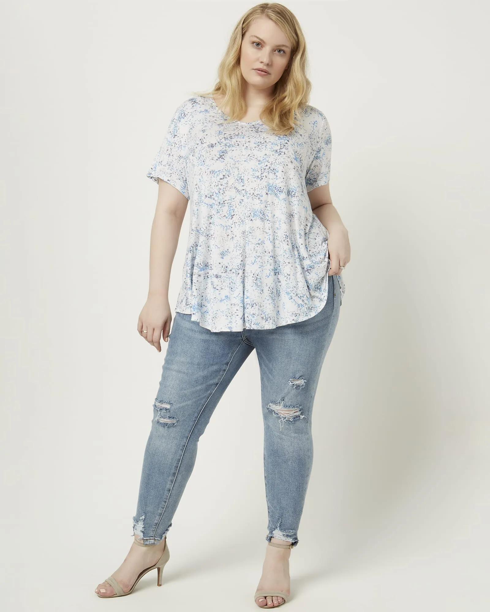 Adelaide V-Neck Top | White / Light Blue