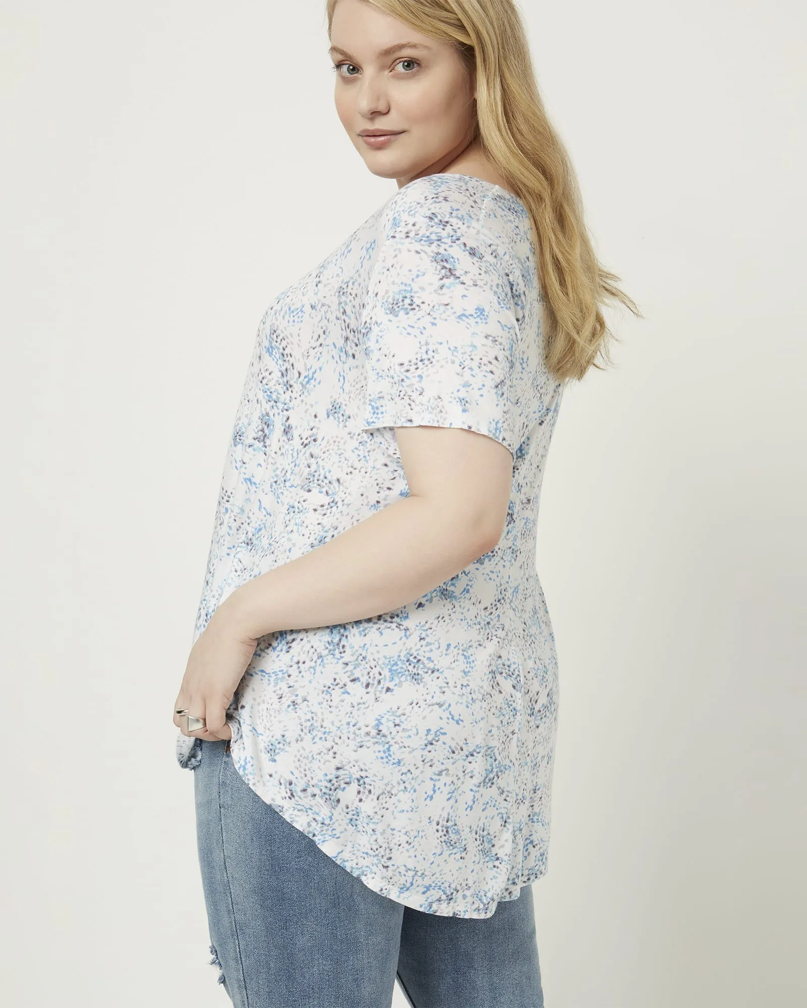 Adelaide V-Neck Top | White / Light Blue