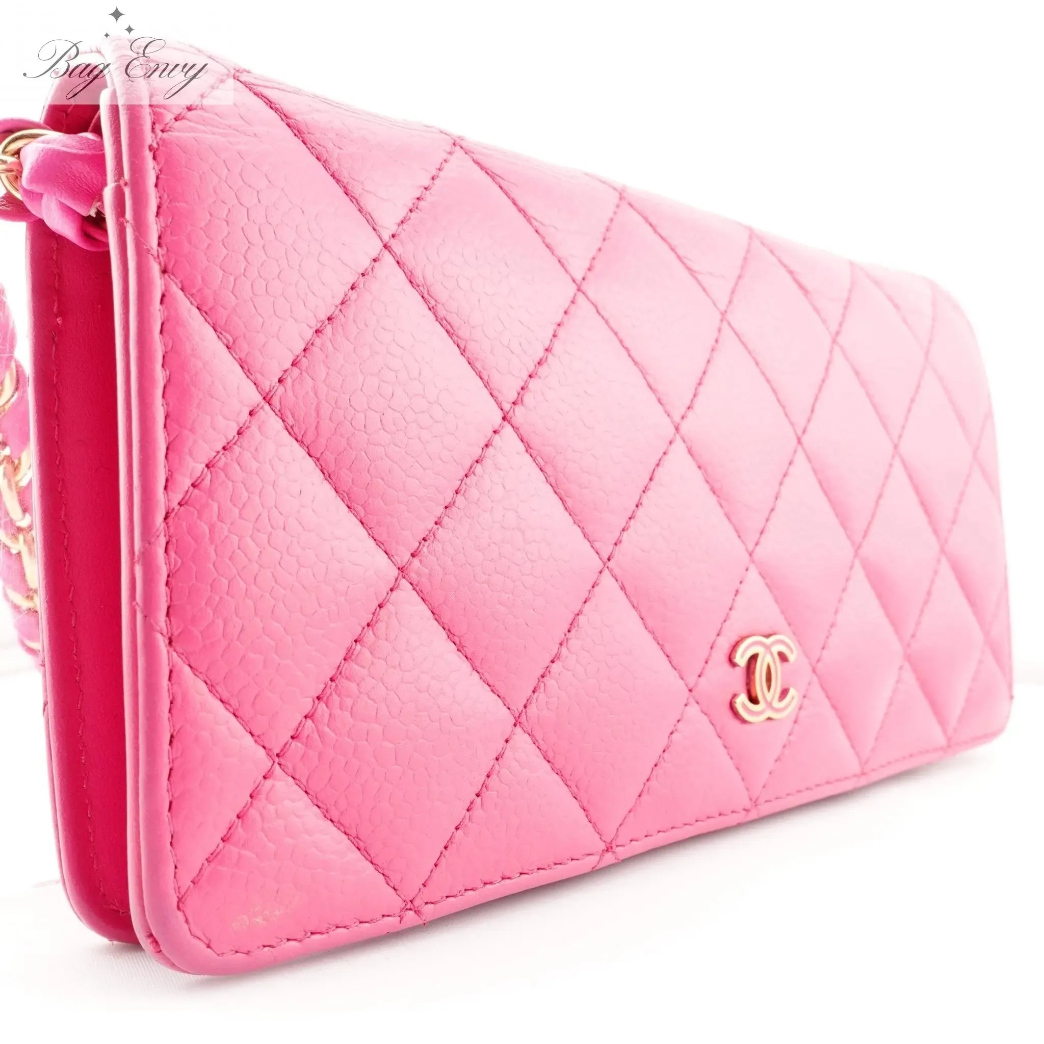 CHANEL Caviar Bifold Wallet with Chain