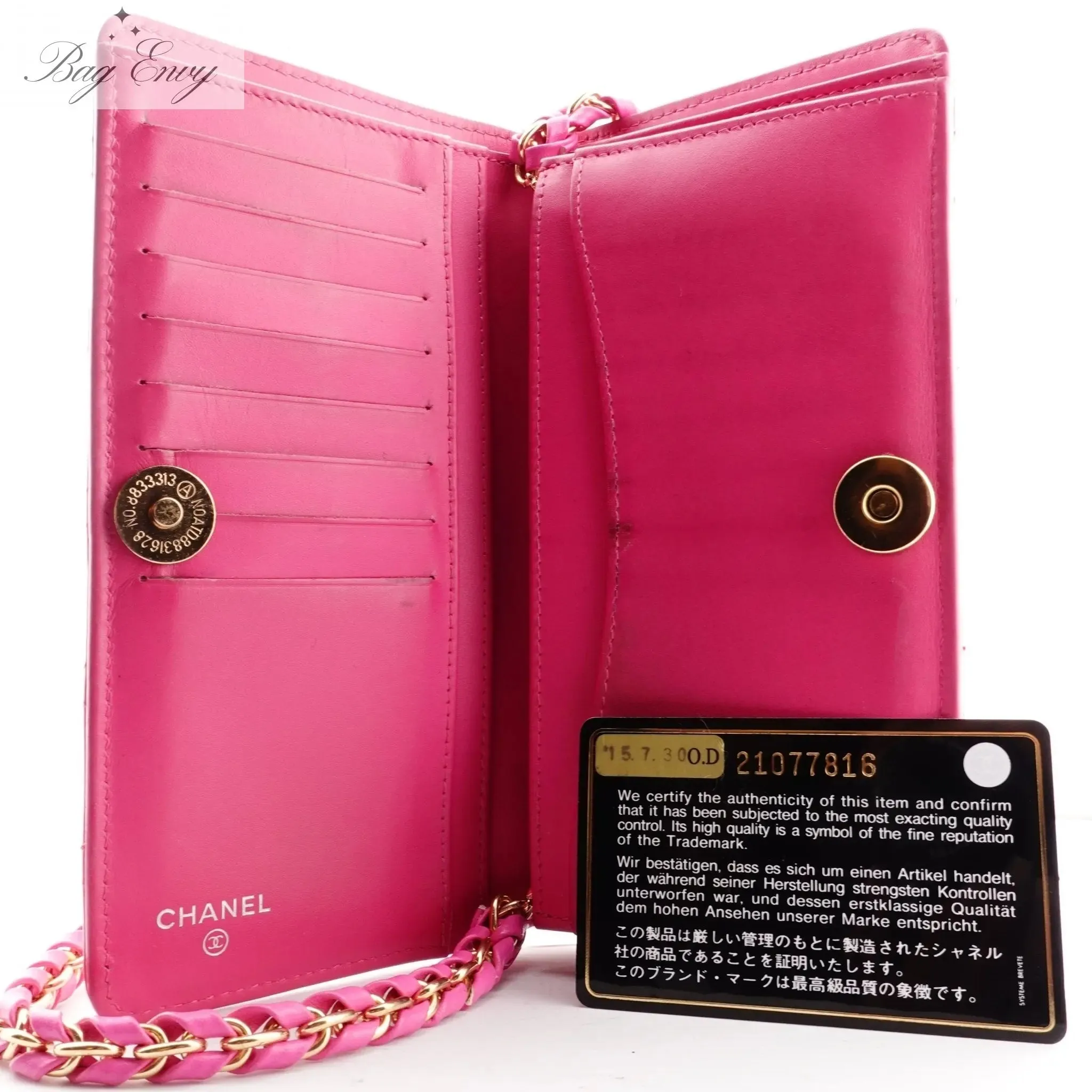 CHANEL Caviar Bifold Wallet with Chain