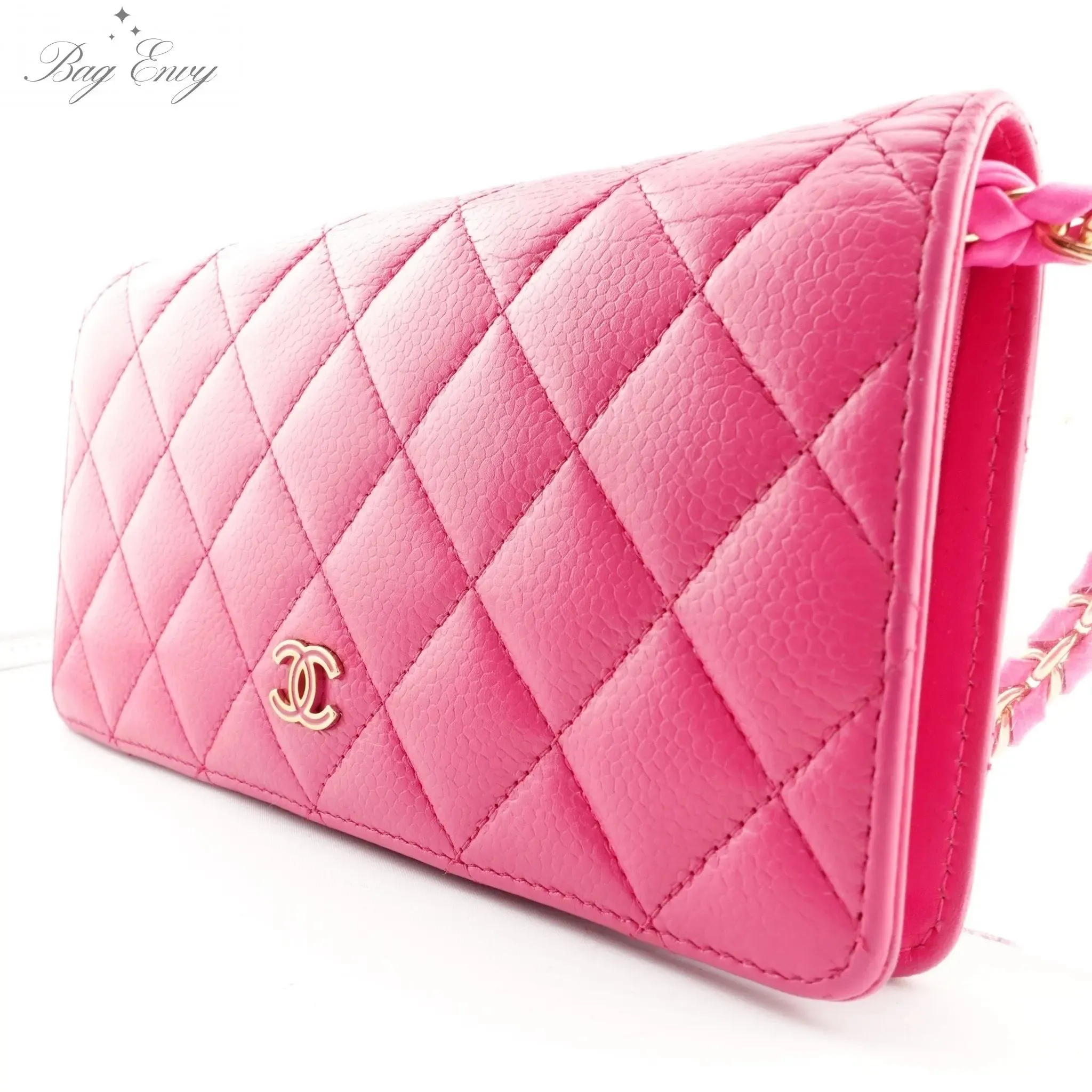 CHANEL Caviar Bifold Wallet with Chain