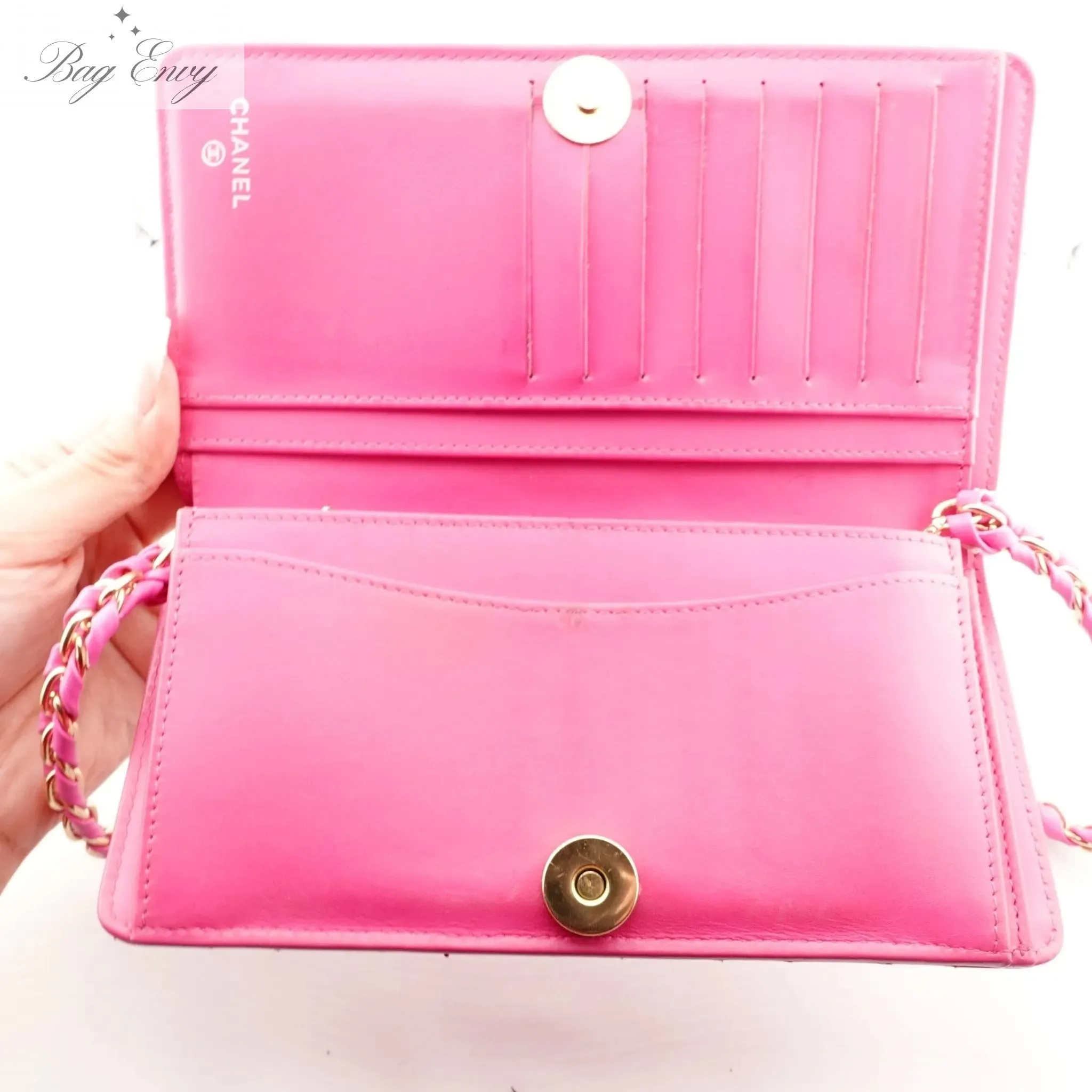 CHANEL Caviar Bifold Wallet with Chain