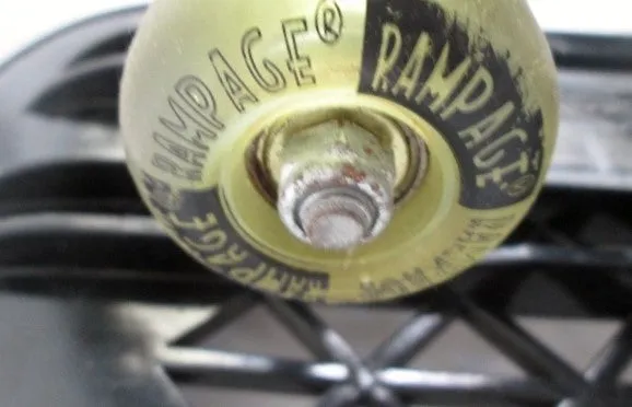DIAMOND DECK Brand BLACK MESH SKATEBOARD RAMPAGE WHEELS ABEC-1 Skateboarding